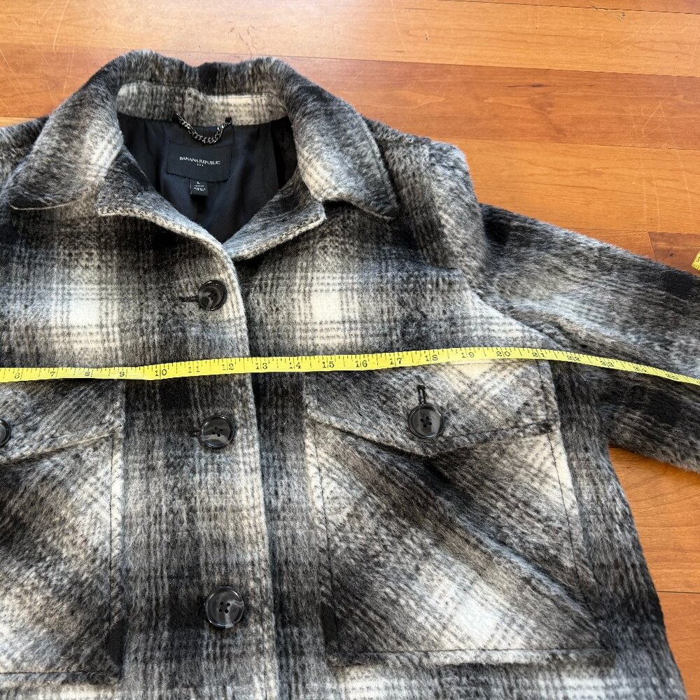 Banana Republic Petite Large Plaid Cropped Jacket Coat